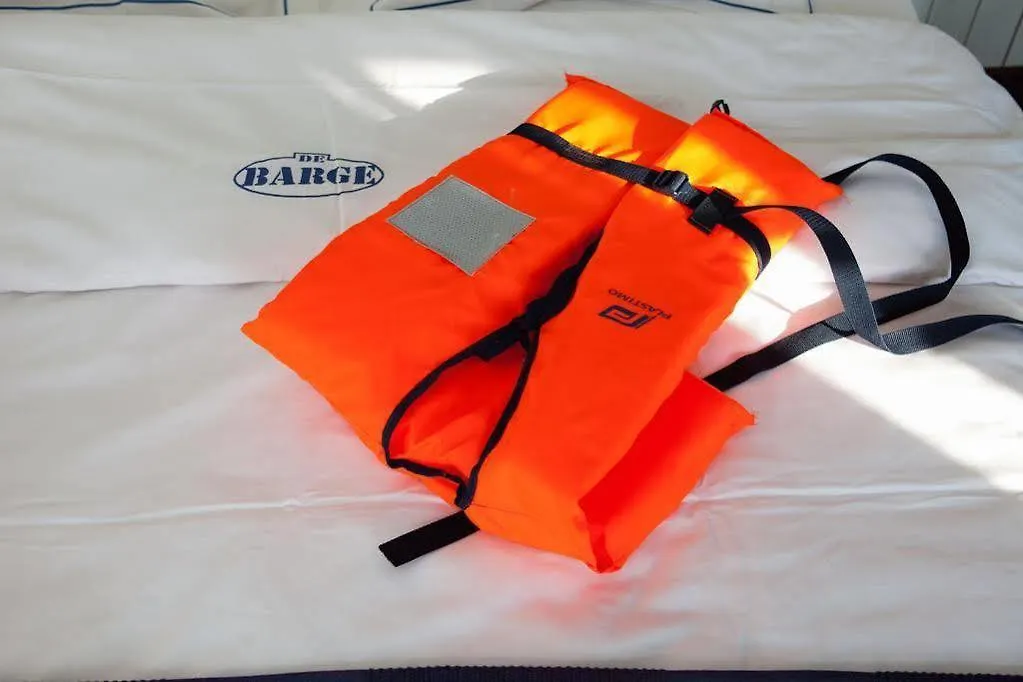 ברוז' Boat Hotel De Barge