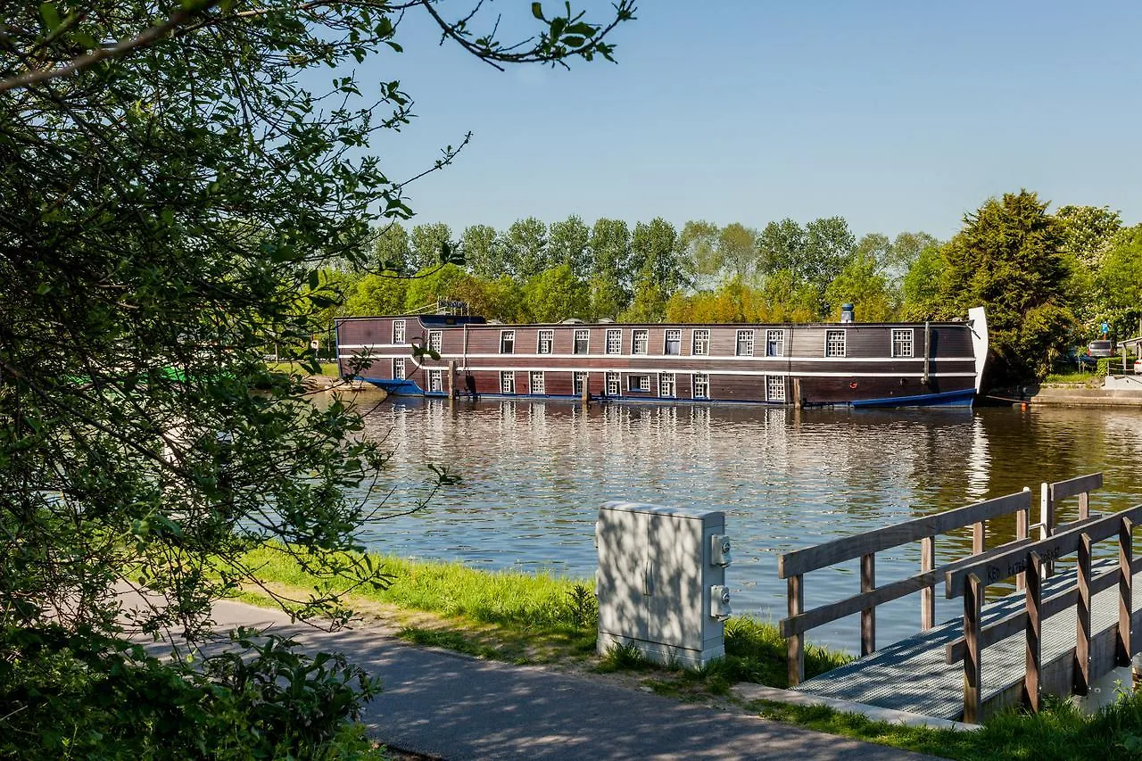 ברוז' Boat Hotel De Barge