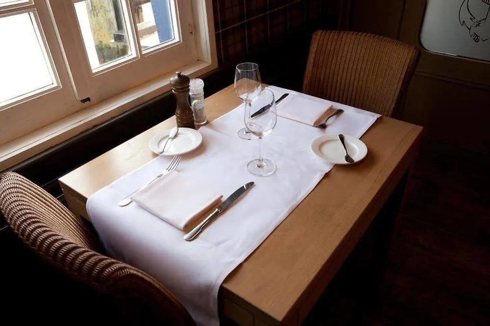 ***  ברוז' Boat Hotel De Barge בלגיה