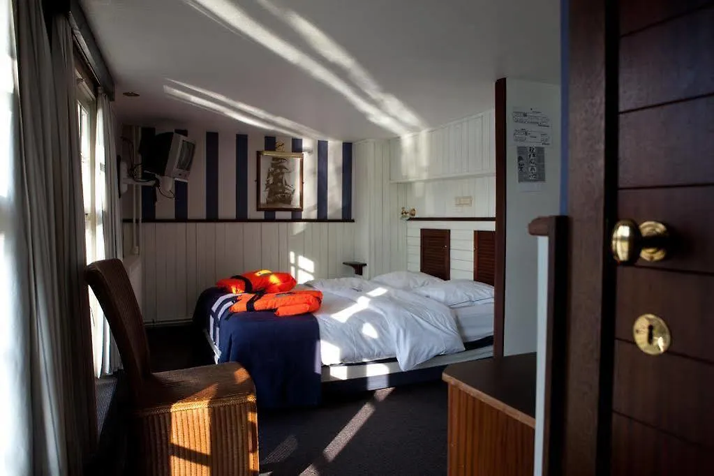 Boat Hotel De Barge Bruges