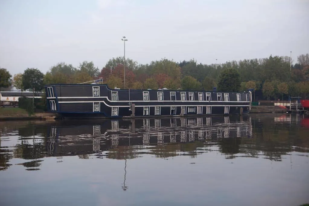Boat Hotel De Barge Bruges 3*,