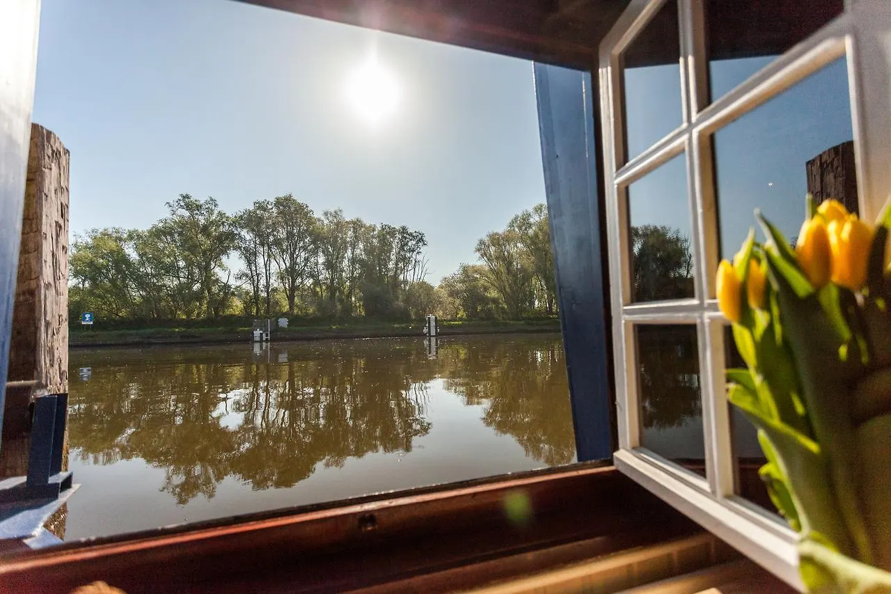 Boat Hotel De Barge Bruges
