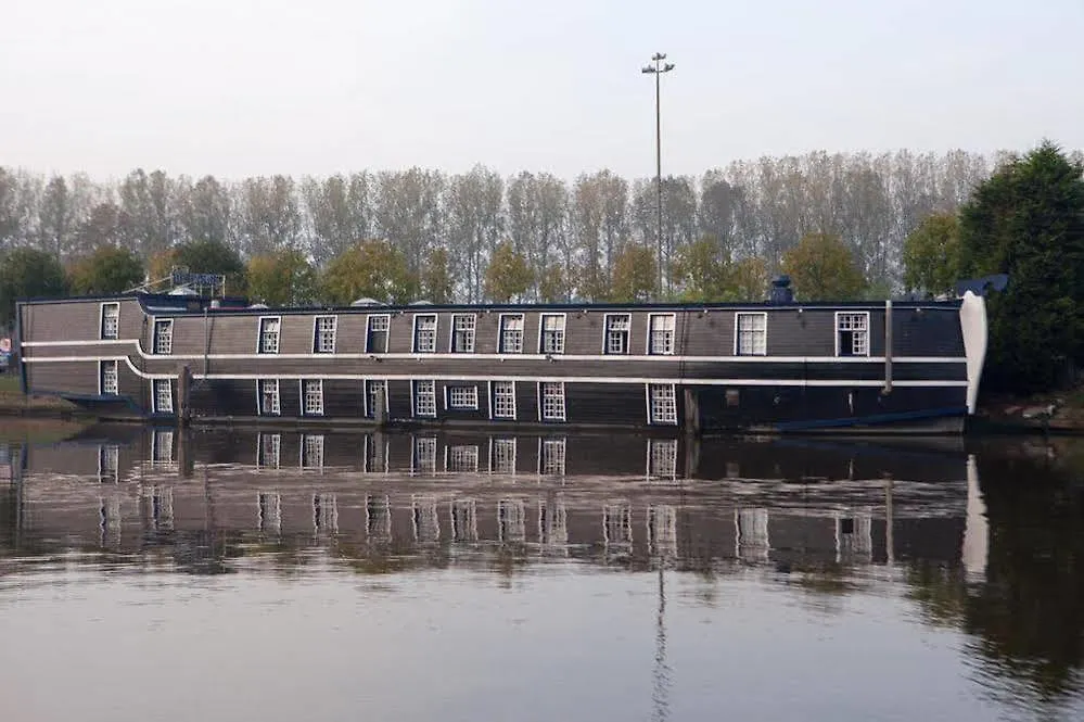 Boat Hotel De Barge Bruges