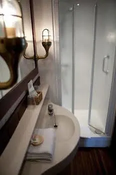 Boat Hotel De Barge Bruges